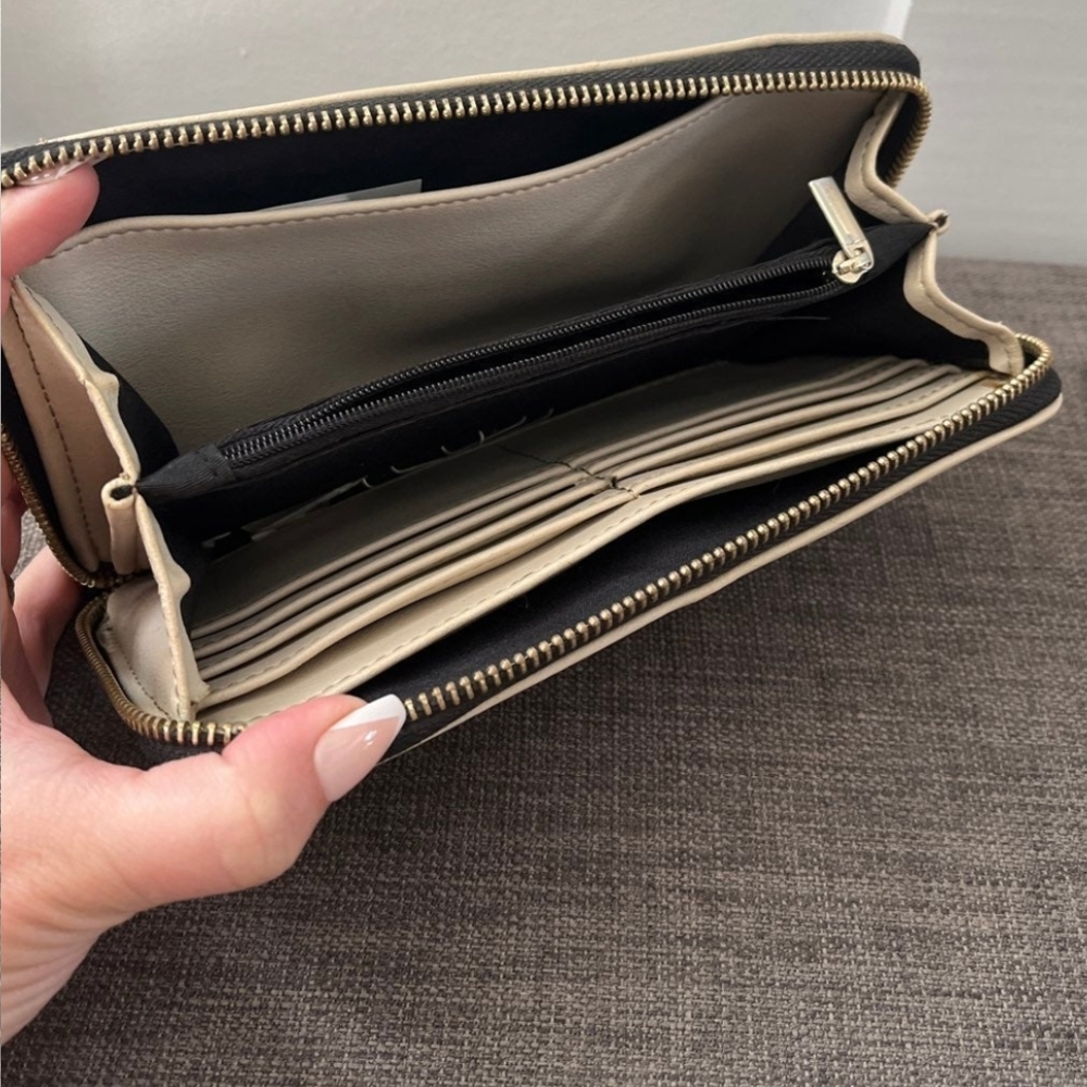EUC Aldo Wallet - Picture 3 of 3